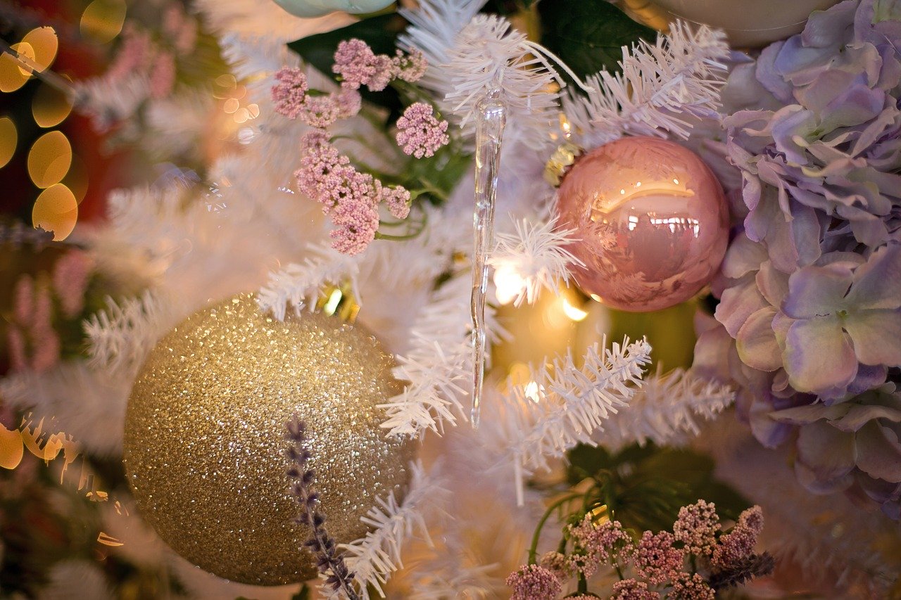 Árvore de Natal branca: 5 ideias lindas de decoração